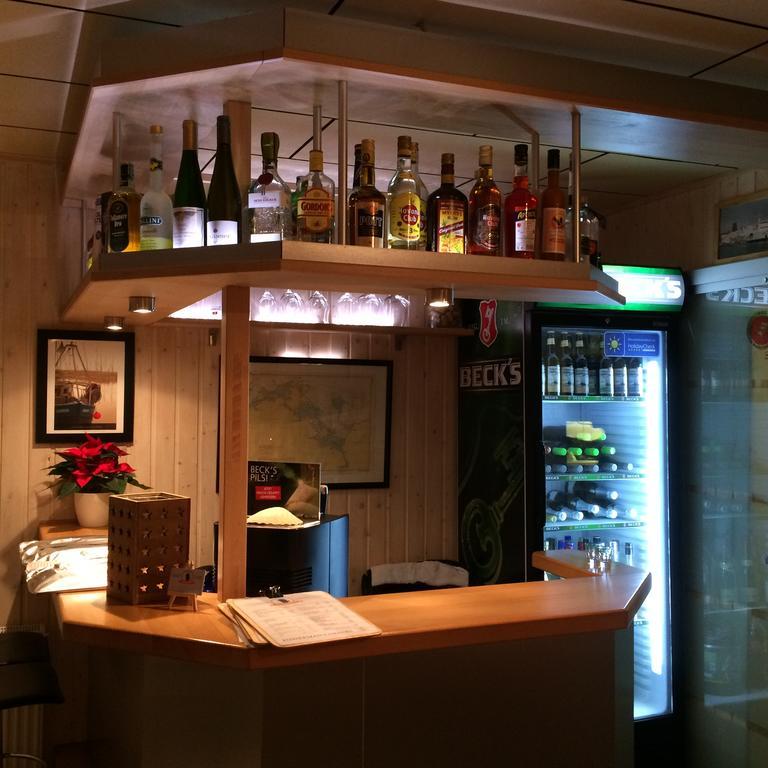 Haus Stoertebeker Appartements - Hotel Garni, Seebad ลุบมิน ภายนอก รูปภาพ