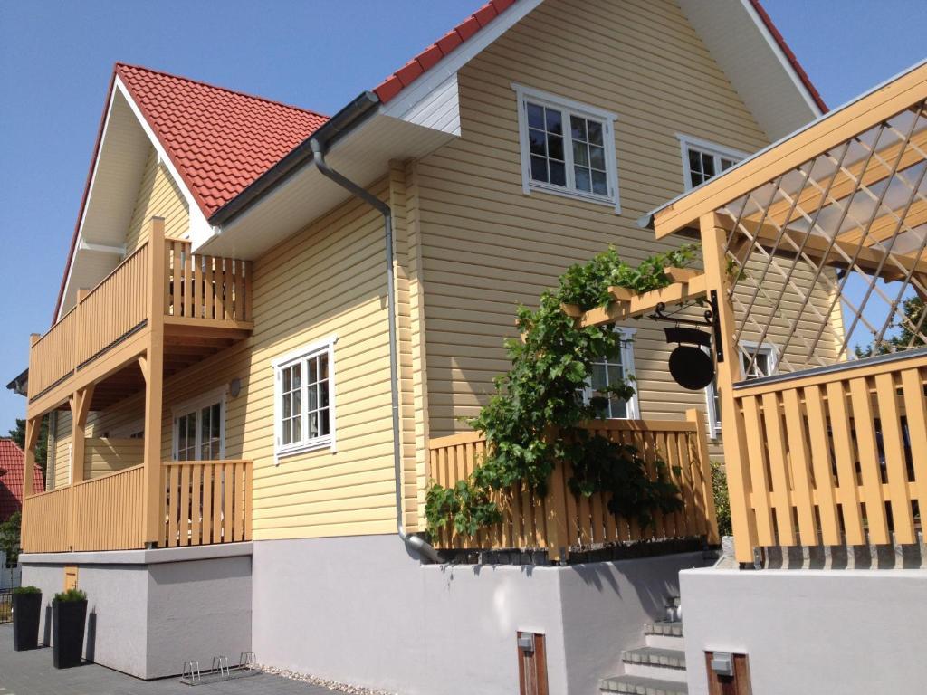Haus Stoertebeker Appartements - Hotel Garni, Seebad ลุบมิน ภายนอก รูปภาพ
