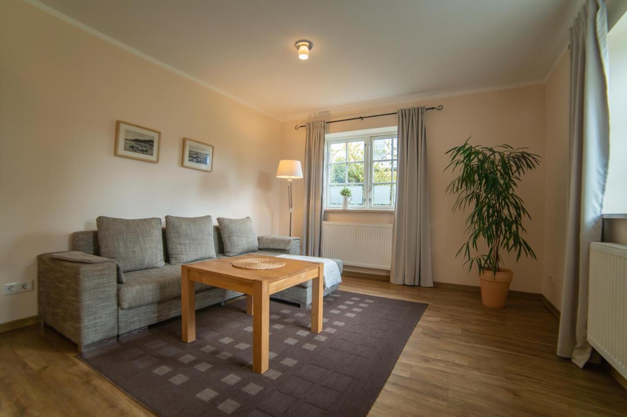Haus Stoertebeker Appartements - Hotel Garni, Seebad ลุบมิน ภายนอก รูปภาพ