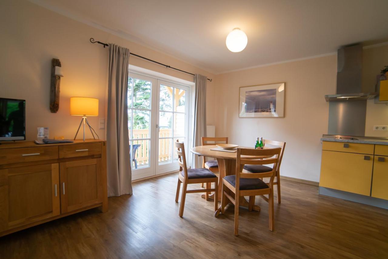 Haus Stoertebeker Appartements - Hotel Garni, Seebad ลุบมิน ภายนอก รูปภาพ