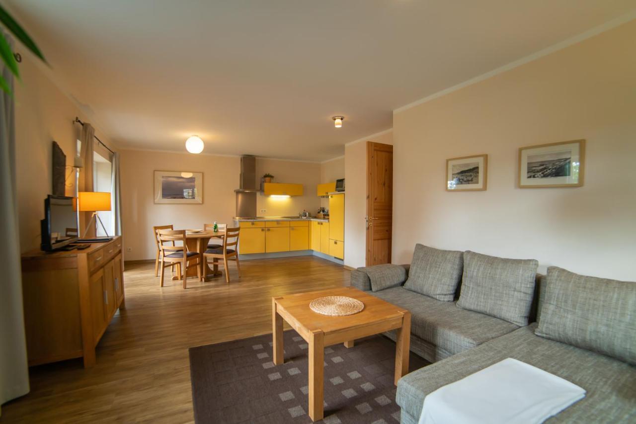 Haus Stoertebeker Appartements - Hotel Garni, Seebad ลุบมิน ภายนอก รูปภาพ