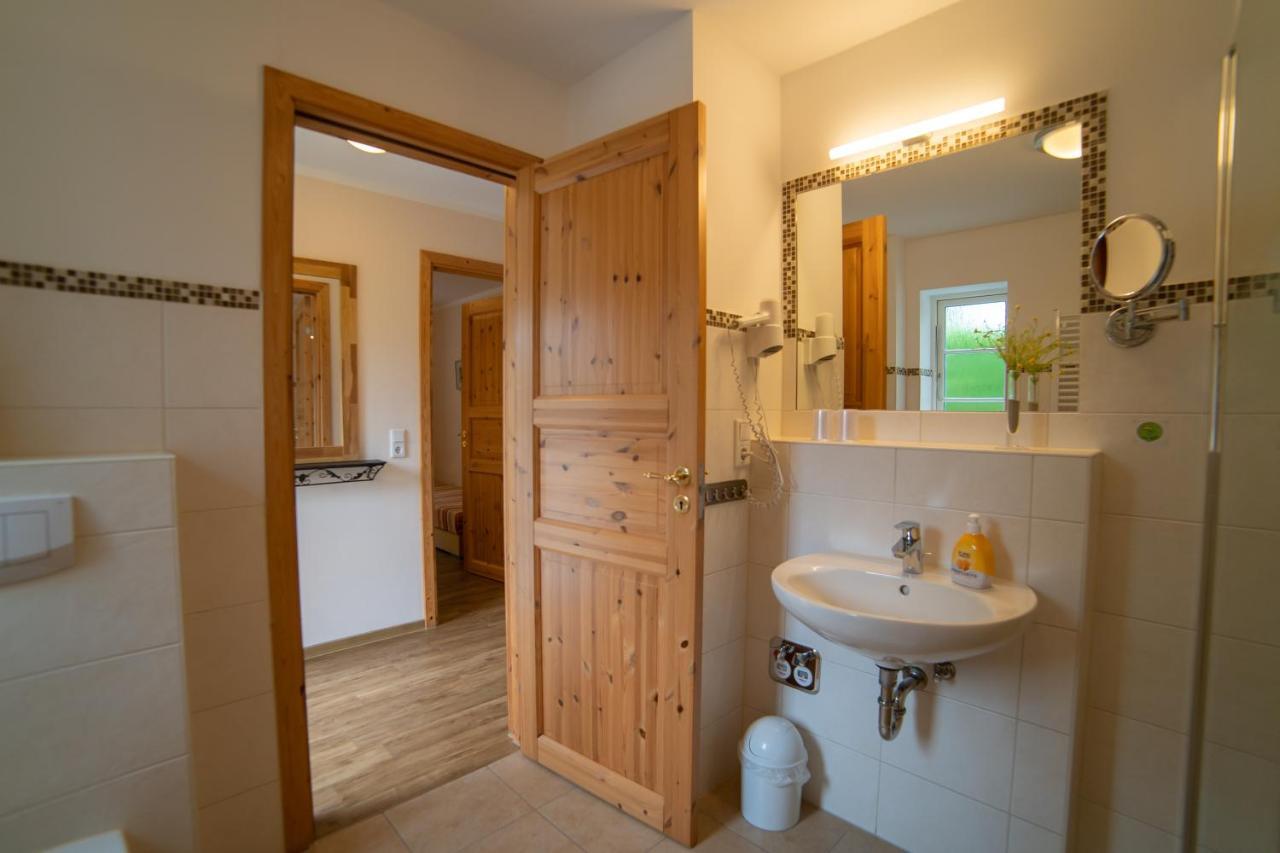 Haus Stoertebeker Appartements - Hotel Garni, Seebad ลุบมิน ภายนอก รูปภาพ