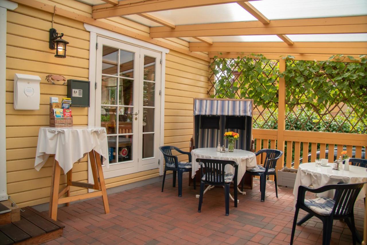 Haus Stoertebeker Appartements - Hotel Garni, Seebad ลุบมิน ภายนอก รูปภาพ